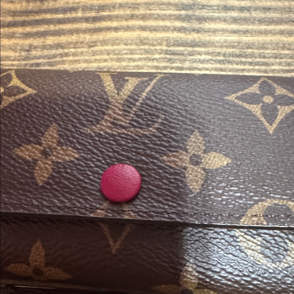 Beautiful Louis Vuitton 6 key holder - Picture 3 of 8